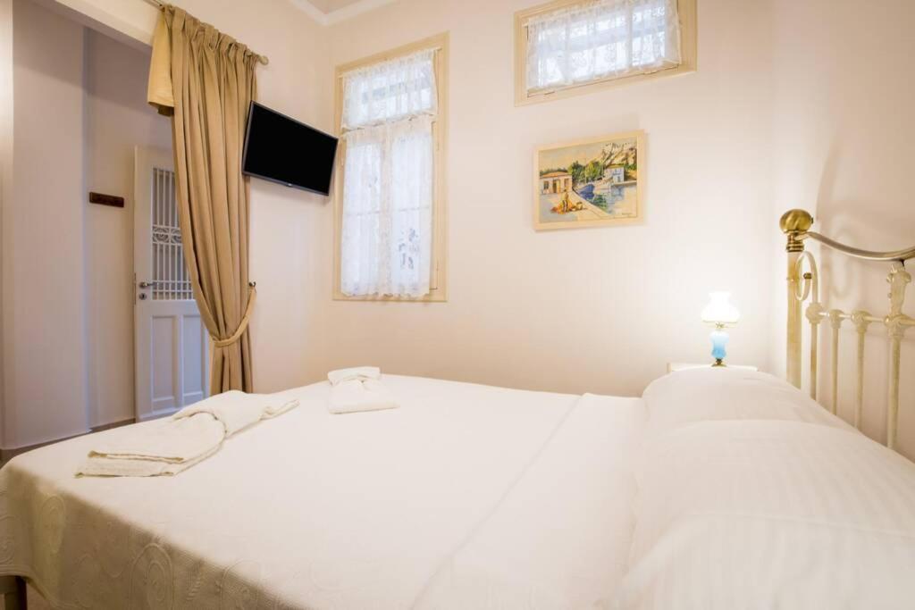 Neoclassical Apartment With 2 Bedrooms In Piraeus Exterior photo