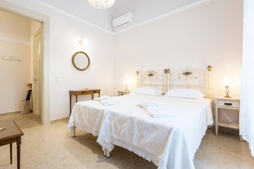 Neoclassical Apartment With 2 Bedrooms In Piraeus Exterior photo