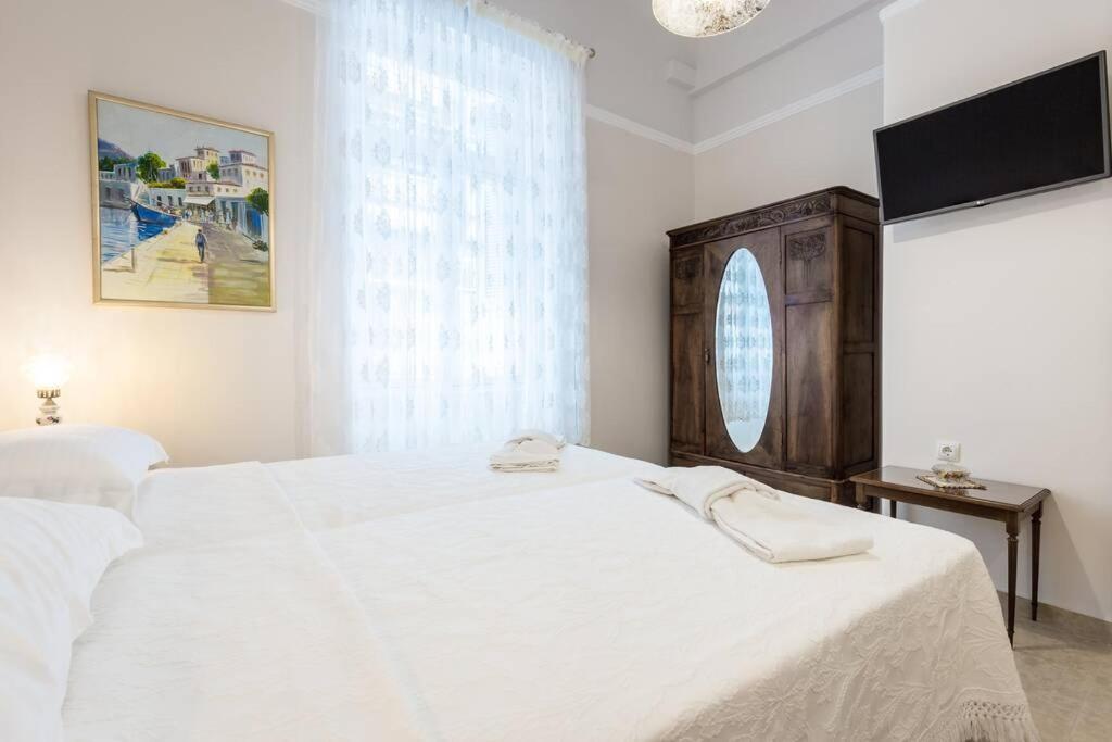 Neoclassical Apartment With 2 Bedrooms In Piraeus Exterior photo
