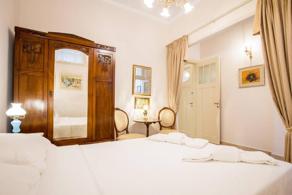 Neoclassical Apartment With 2 Bedrooms In Piraeus Exterior photo