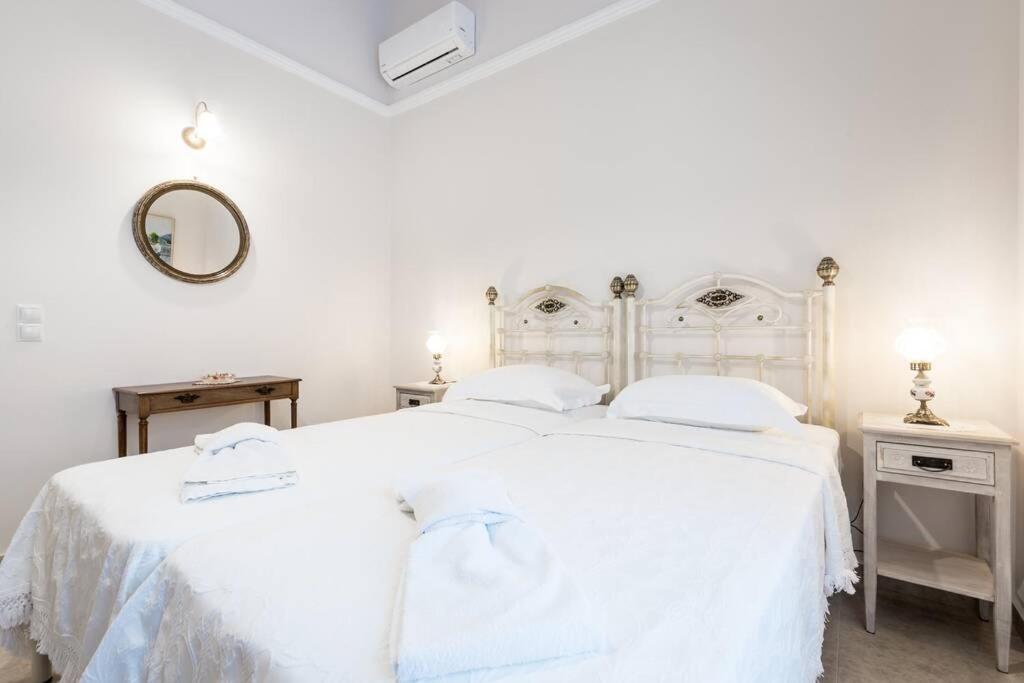 Neoclassical Apartment With 2 Bedrooms In Piraeus Exterior photo